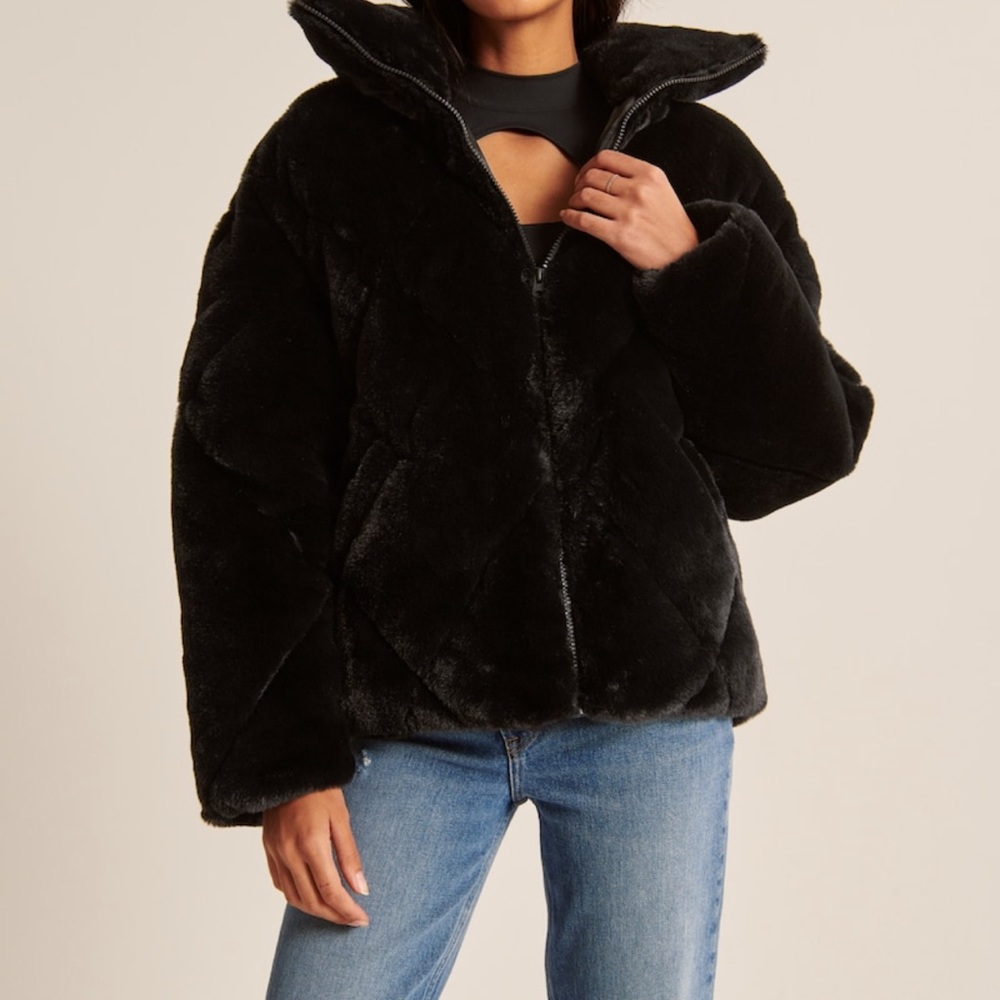 LAST CHANCE - Abercrombie Oversized Faux Fur Quilted Puffer Black - Picture 8 of 8